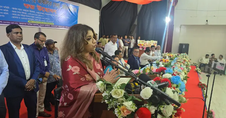 বক্তব্য দিচ্ছেন শামা ওবায়েদ